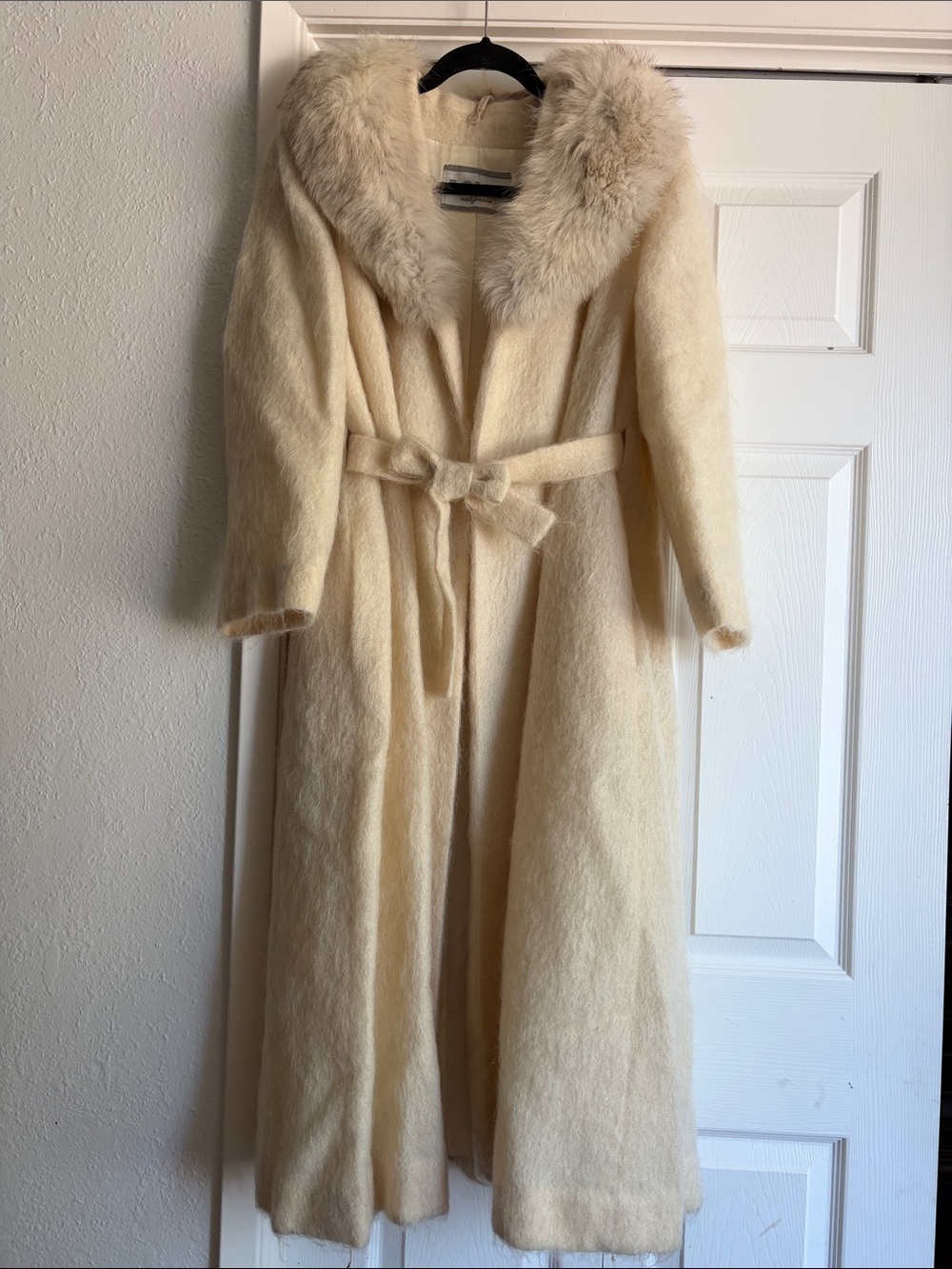 VINTAGE L.C. Mae Workers Union Long Ivory Wool Coat Fur Collar made in USA